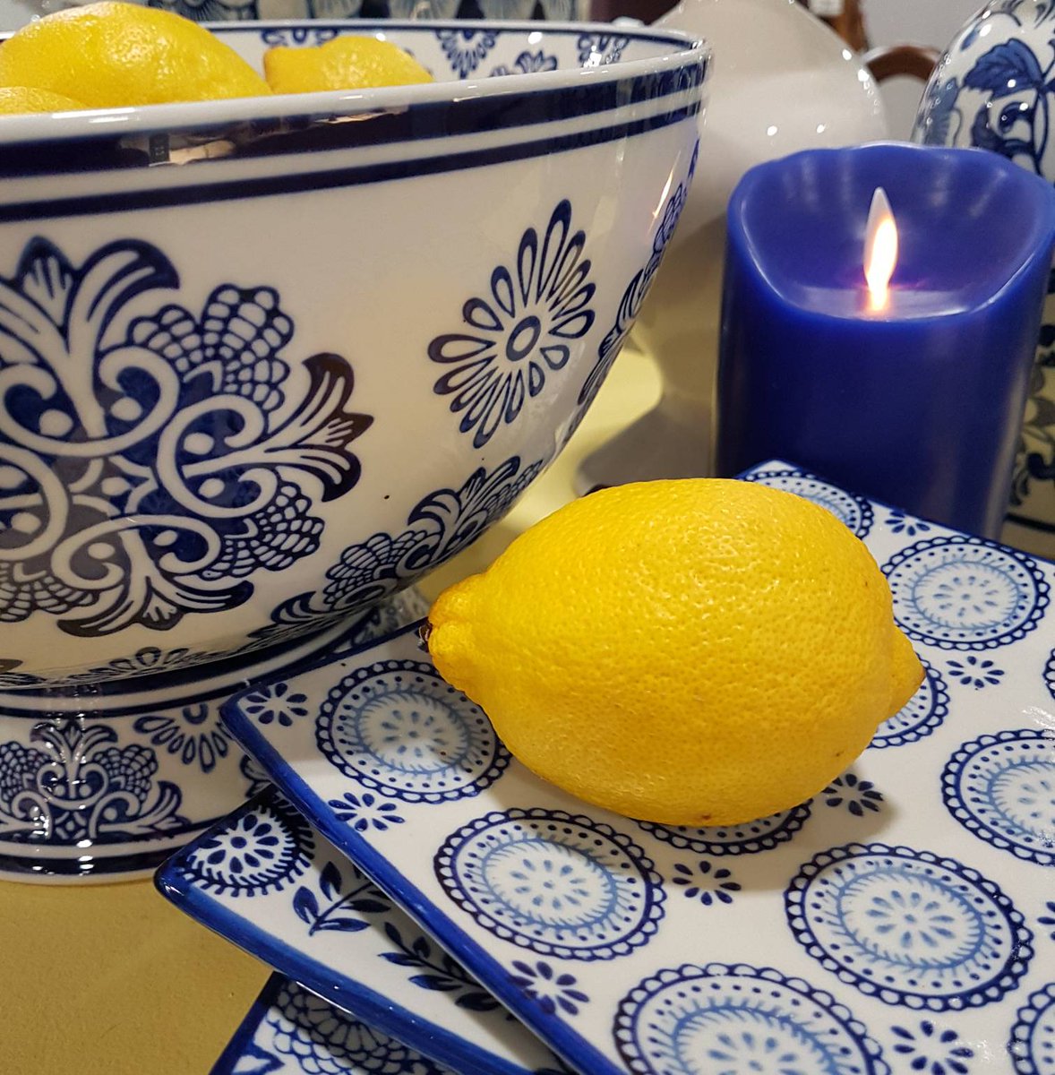 When life gives you lemons! Put them in a goregeous blue&white bowl Find your bowl at booth #11025 Congress Center Building North until February 1st! #TOGiftFair
#abbottcollection #abbottgiftware #homehappiness #homedecor #blueandwhitedishes #springisintheair #lemonyfreshness