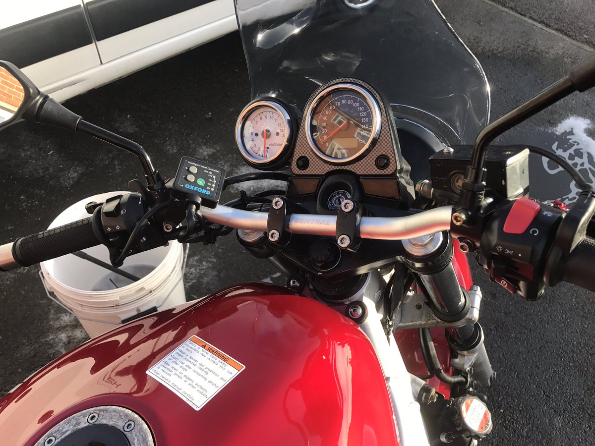 MotorSplash_'s tweet image. Suzuki SV650 also in for a Silver wash #motorbike #valeting #Suzuki #SV #VTwin #Cheltenham