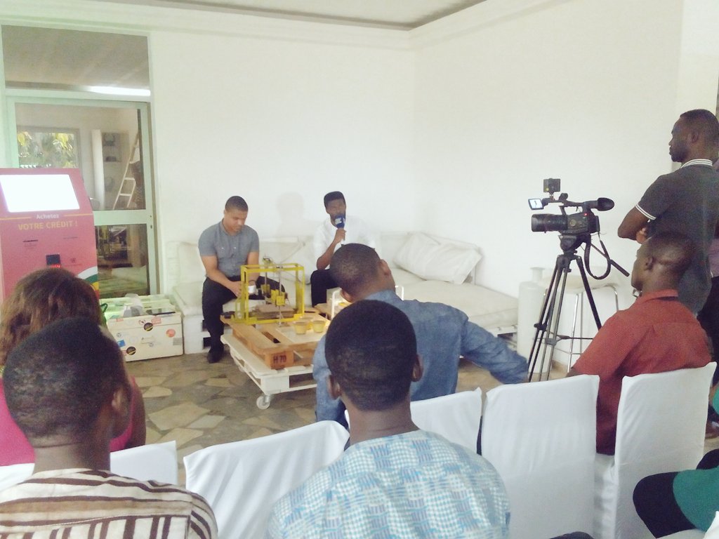 nativ_IS's tweet photo. C'est quoi le @woelab ??
@senamekoffi le fondateur répond à la presse togolaise.
@woelab @cinalawson @eadjamagbo @nadegeafoutou @woebots_
#HubCite #LowHighTech #NewWorldTv #startups #Entrepreneur #Tech228 https://t.co/gXeW2iImrq