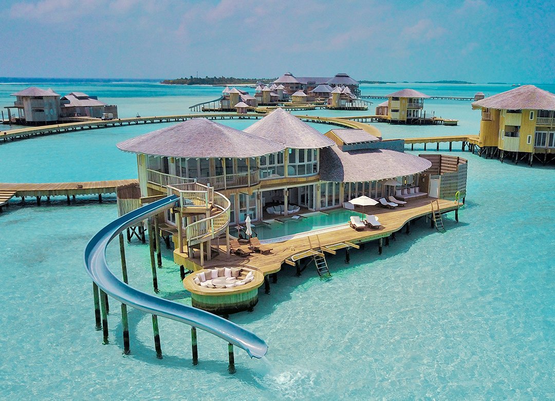 fredimagazine's tweet photo. How much would you be willing to pay for this Luxurious resort in Maldives? Tag a friend you'd like to go with! ☀️🌊

#NationalPlanForVacationDay #TravelTuesday #SonevaJani #LuxuryTravel #LuxuryResort #Maldives #Passport https://t.co/pgTrHgzNXw