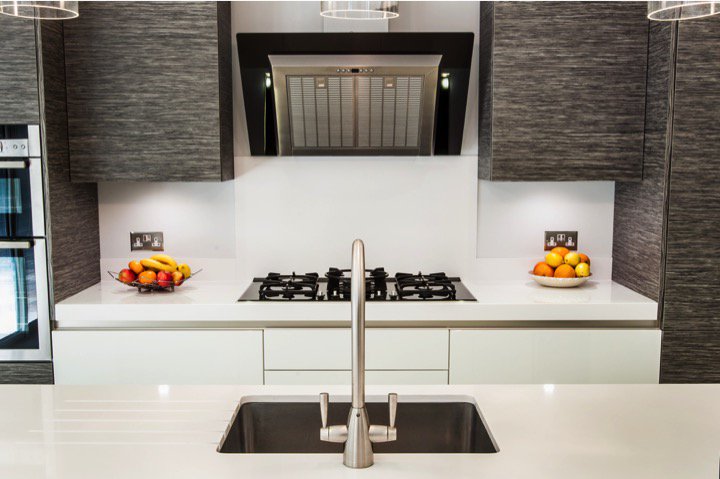 Silestone Blanco Zeus creates a clean and luxurious look and goes with any kitchen design 

#TheMarbleStore #Kitchen #Worktop #Silestone