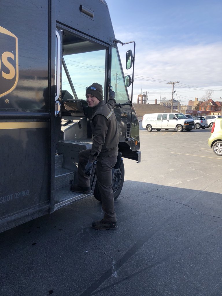 terihill82's tweet photo. @CP_UPSers it’s a great day to observe and recognize! Meet Brad Baker an ILQUI 1-5 year pkg driver who was #CaughtSafely using 3 points of contact! Great job Brad!!! https://t.co/8T0bYNZWXQ