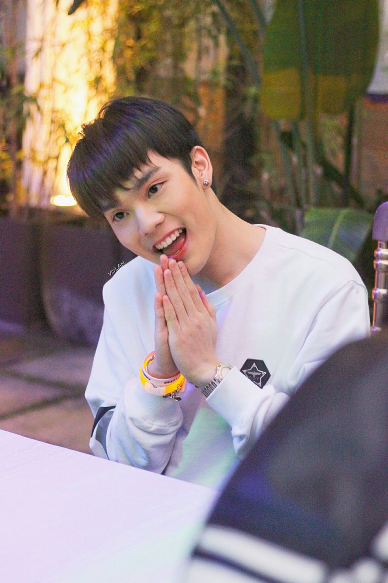 yolan_onfilm's tweet image. 20180113 Fansign
HAPPY BIRTHDAY TO OUR DEAREST COPTER!! 🎉🎉🚁🎂🎂👏
生日快樂三龍😚♥♥
@CTR2DAB #copter #ccopter #พี่เตอร์สินกำ #Happy21stCopter
#SBFIVE #SB5 #6moonsasiatour #6moonsinGuangzhou
#2moonstheseries #solarboysproject