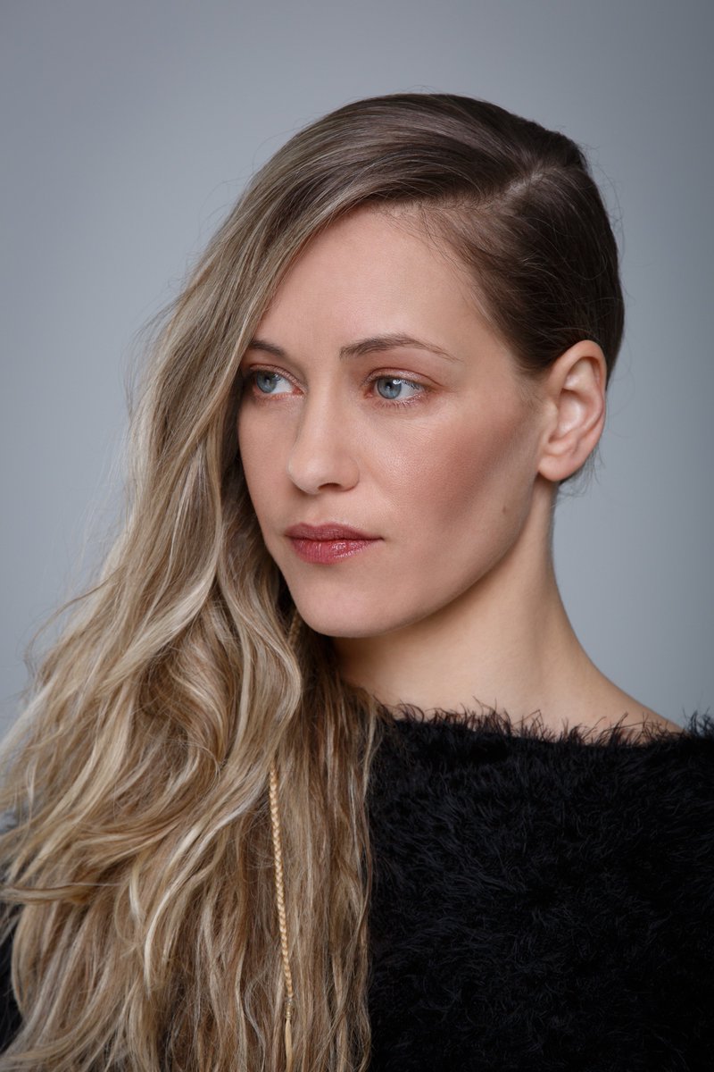 TDLV_Longueuil's tweet photo. Ce jeudi, nous aurons l’occasion d’admirer le talent d’Esther Gaudette, lauréate du @PrixDanseMTL - catégorie interprète, dans le spectacle SOLITUDES DUO de @DLDanse.
Réservez vos places ➞ https://t.co/cfesF73ce6

#JeSorsAuTDLV #Danse #Prix2017 
📷 Marc-Étienne Mongrain https://t.co/3vrOwjbZkz