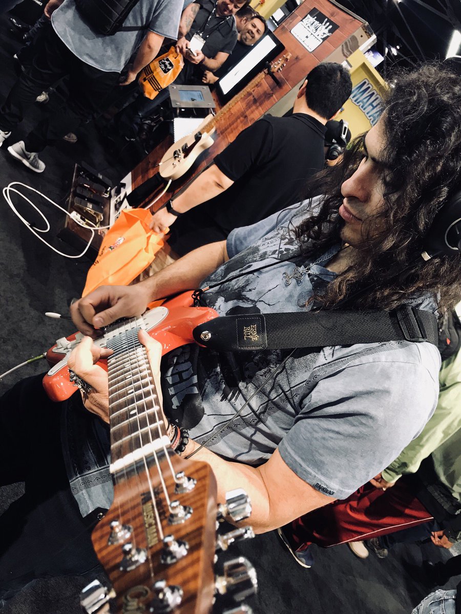 OshinManoukian's tweet image. Namm2018!
#musicman #NAMM2018 #bass #oshin