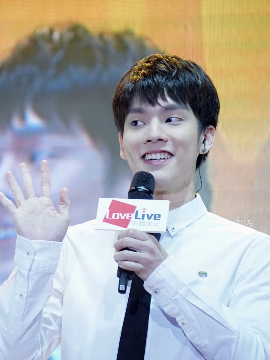 Alejj_1218's tweet image. #Happy21stCopter
#พี่เตอร์สินก
@CTR2DAB 
Happy birthday to Copter/候三龙. 
It is a blessing in Spanish and English from China🤣.
祝你万事胜意，你永远全世界最可爱。
Love all the way you are and hope u can always laugh so sweet.

cr.logo