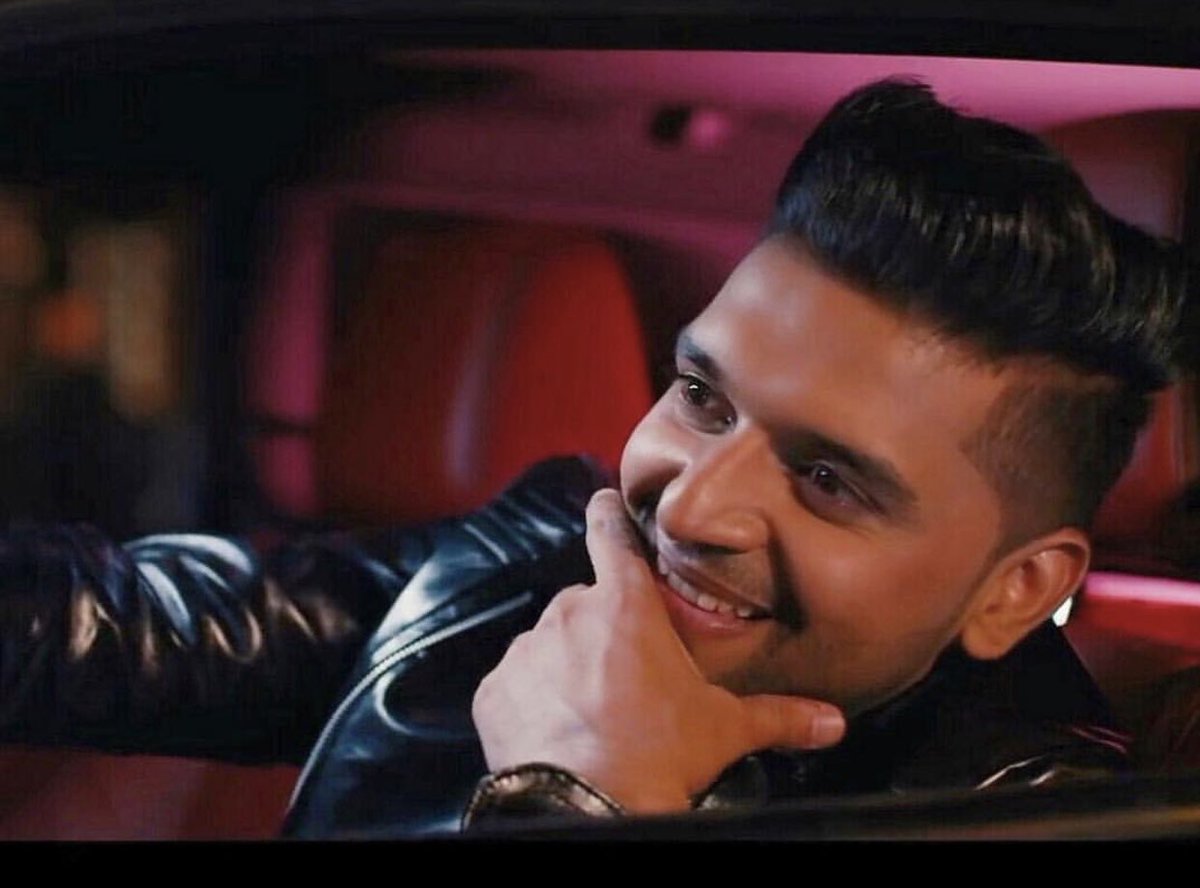 iam_vishalsingh's tweet photo. #GuruRandhawaonBillboard 😎
Me: https://t.co/o5RRRWcxV3