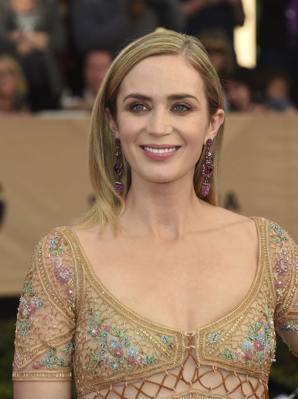 Emily Blunt Joins Dwayne Johnson in Disney’s ‘Jungle Cruise’ deadline.com/2018/01/emily-…