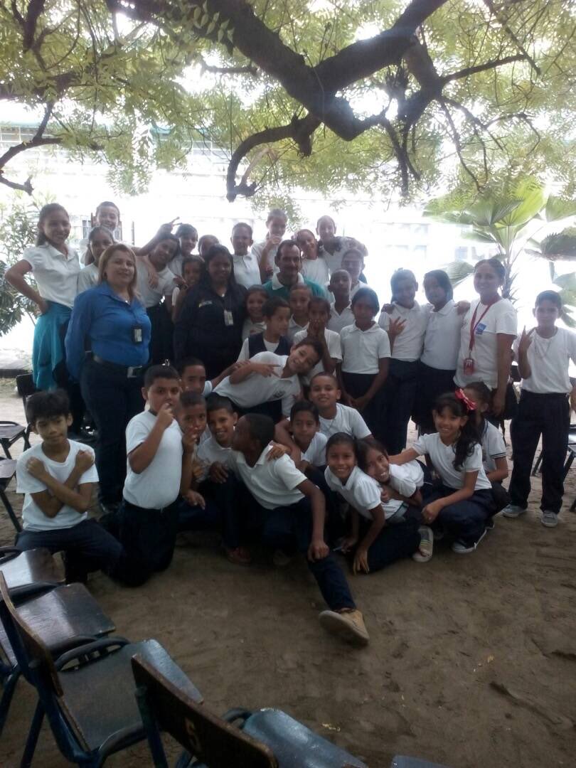 #Cicpc imparte charla de #PrevenciónDeDrogas a los alumnos de 5to. Grado de la U.E. Don Mario Briceño Irragory, municipio Sucre edo Zulia #CicpcLaMejorPolicíaCientífica <a href="/DouglasRicoVzla/">Douglas Rico</a> @Rl18678 <a href="/anixosalaverria/">Anixo Salaverria</a> <a href="/giovanniagv/">Msc GiovanniGonzalez</a>