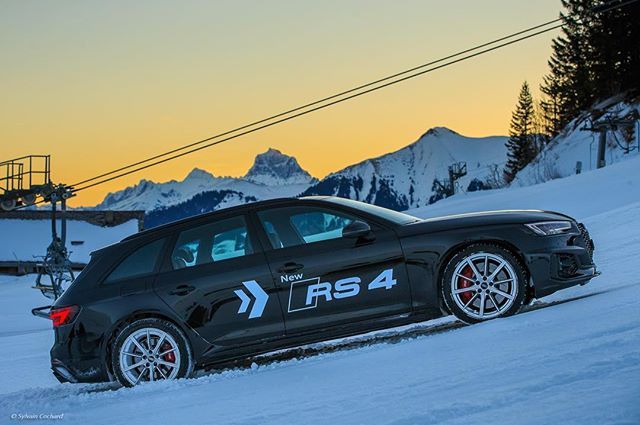 audidriven's tweet photo. (1of2) In case you miss your last ride to the peak 🏔 🏂
The trusty Audi quattro will do the job
#quattrosnow #quattrowinter #quattrofun #quattrodrift
•
🆕 RS4 - v6 - BI-Turbo - 2.9l - 450hp
•
Project: @maximeschmid
📷 @sylvaincochardphotographe
•
--… https://t.co/HqRNjoXJDl https://t.co/ucu7A9obDJ