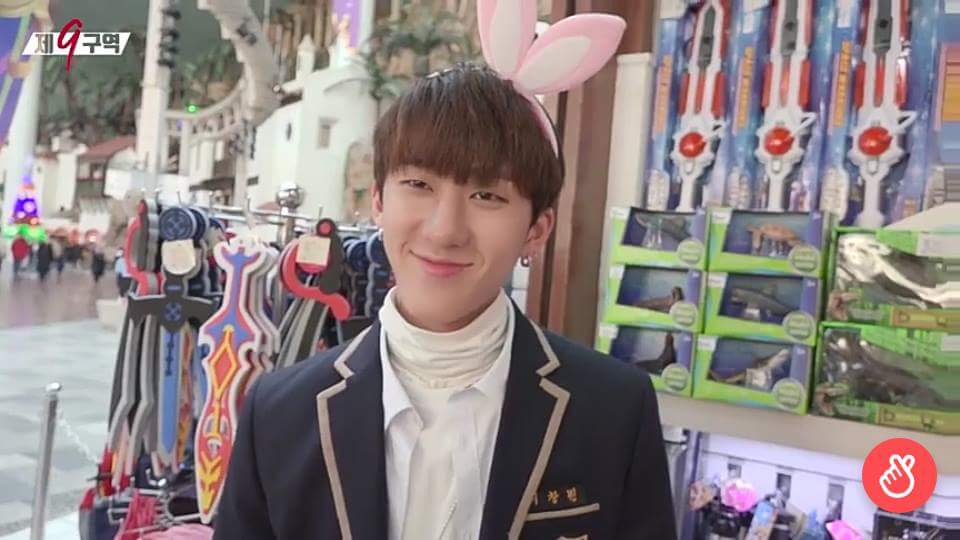 my8straykids's tweet photo. "I love dark" 💓😂 

Yeah, Changbin you are so dark lol

#Changbin #StrayKids #StrayKidsMIXTAPE #OT9 https://t.co/Eqj4m26OQr