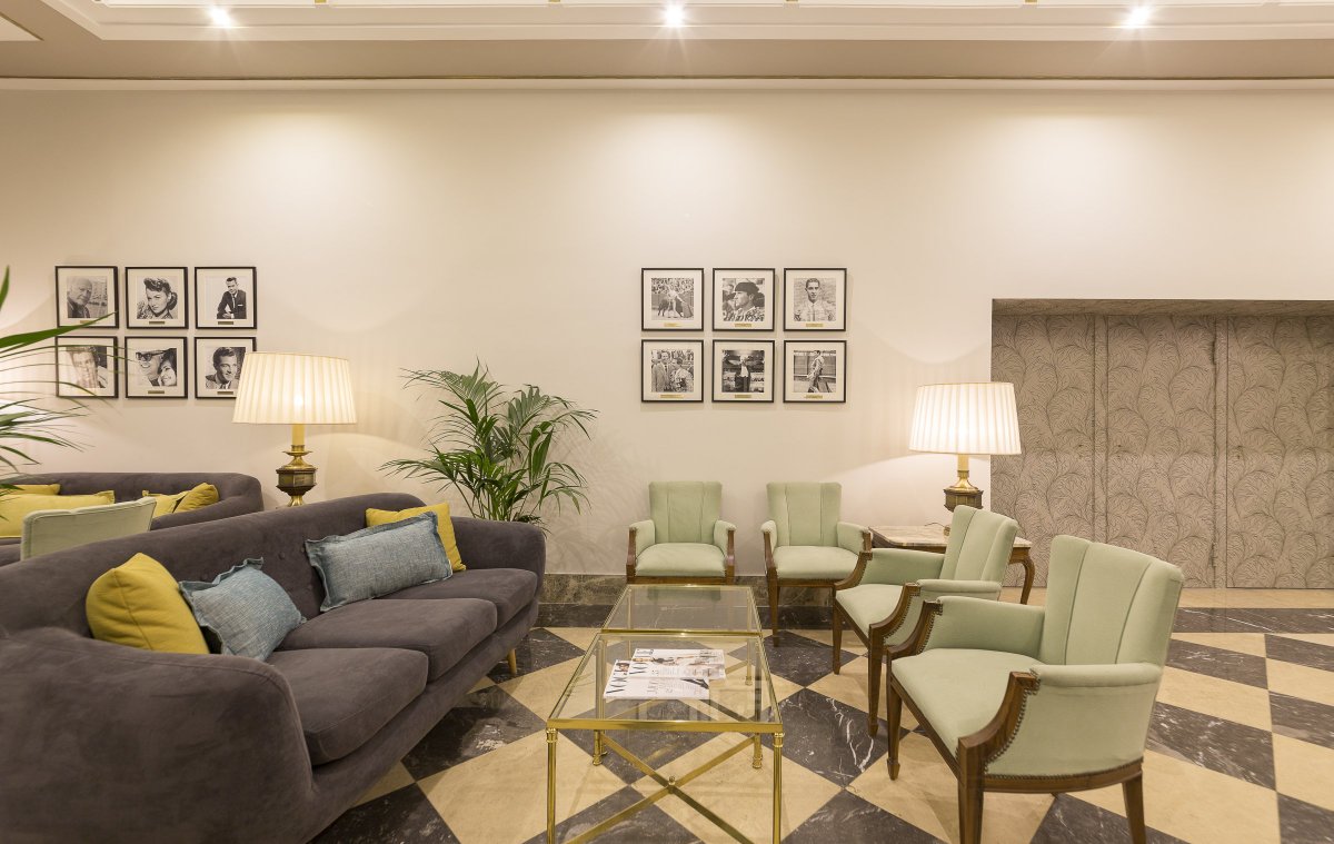 RealSirenas's tweet photo. En el #HotelRealSegovia, cuidamos cada detalle y brindamos el mayor confort a nuestros clientes.
Las zonas comunes del hotel son el lugar ideal de descanso tras un agotador día de turismo. https://t.co/OOk15pbIYz