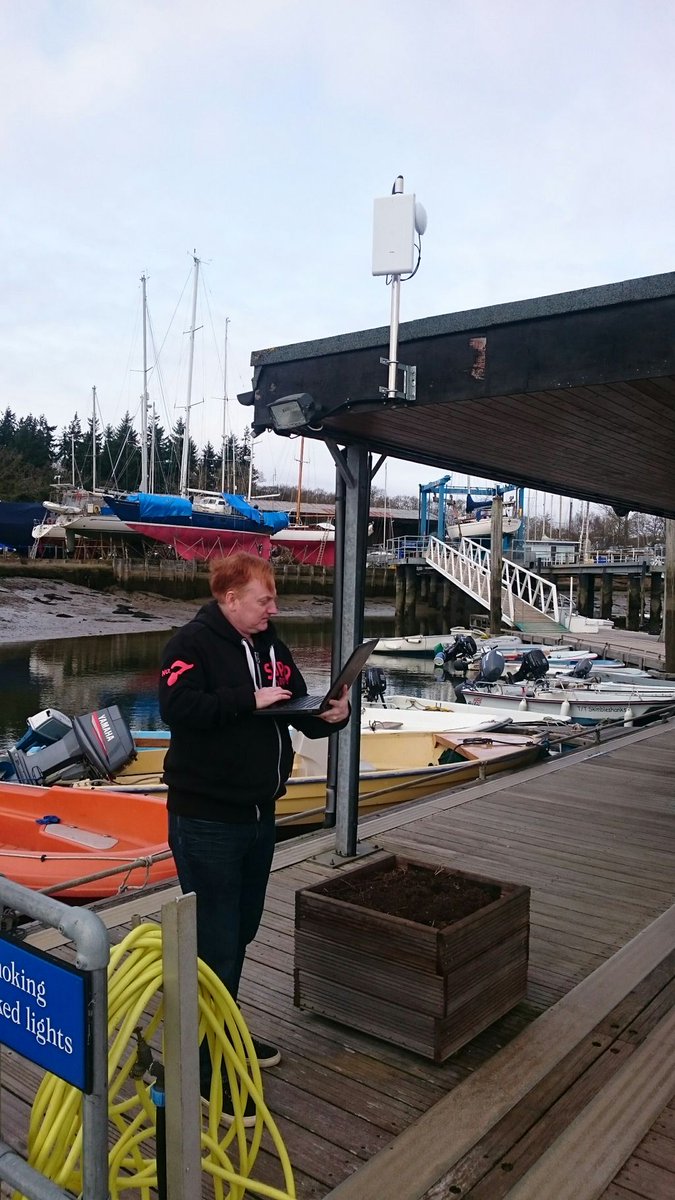GrapevineUC's tweet photo. On a VERY cold morning down at @BeaulieuRiver carrying out pre season #WiFi system & @Peplink #cloudcase checks on the #marina. Making sure that the network is ship shape! #PunIntended https://t.co/fEg9ri1hnD