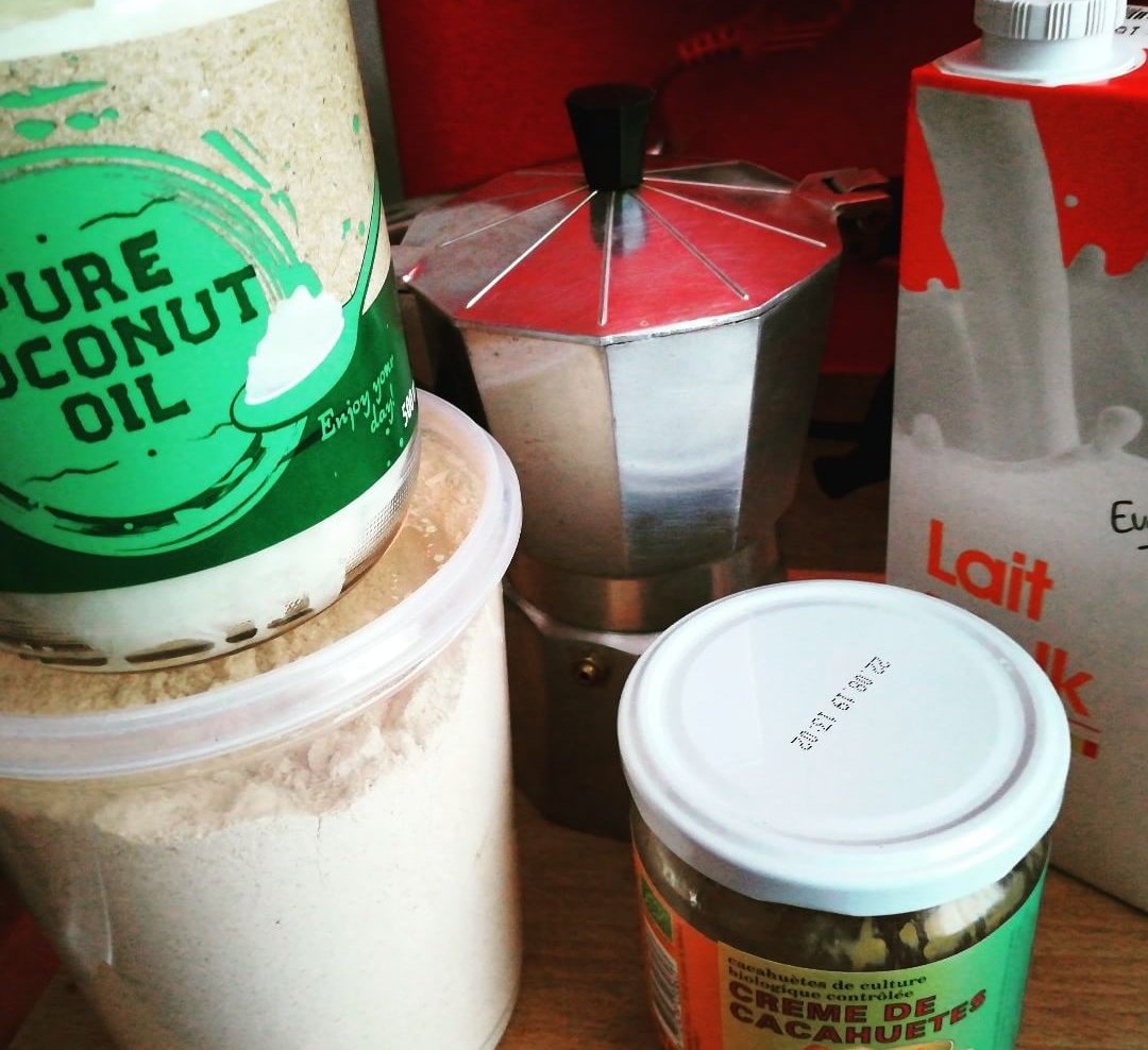 lujar43's tweet image. Le petit-déjeuner et... Un peu d&apos;entraînement #basicfitbe