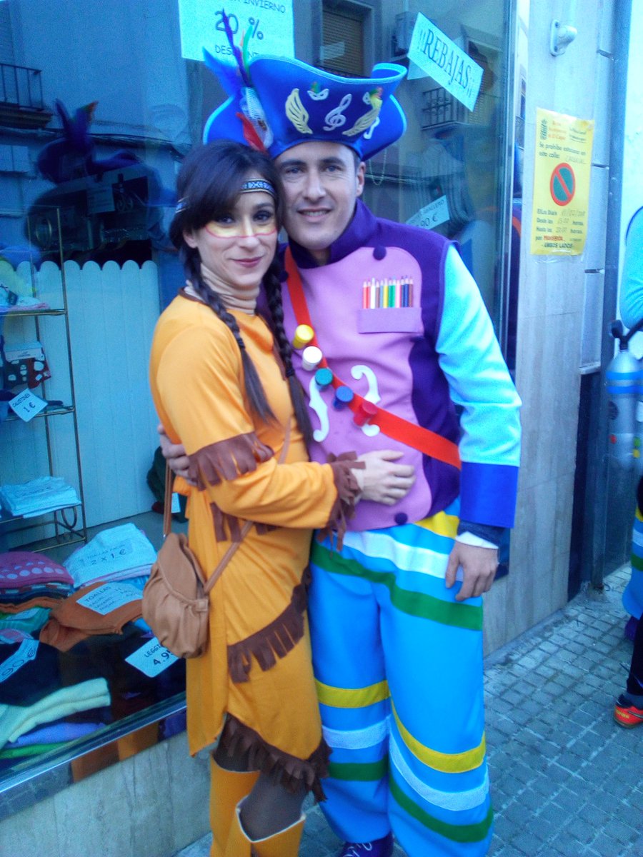 mdcmp81's tweet image. Porque nosotros no cumplimos aniversarios nosotros cumplimos carnavales feliz día mi vida😘 @CarEscavias aunque para nosotros todos los días es San Valentín 💑 gracias por la sorpresa te quiero