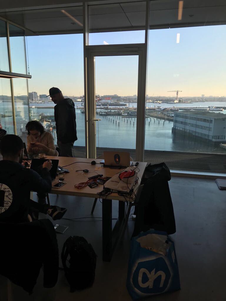 🚀🚀 Wahoo! we officially kicked off with <a href="/gerardsans/">Gerard Sans | Axiom 🇬🇧</a> 
#Graphql #reactjs #javascript workshop!! 🚀🚀