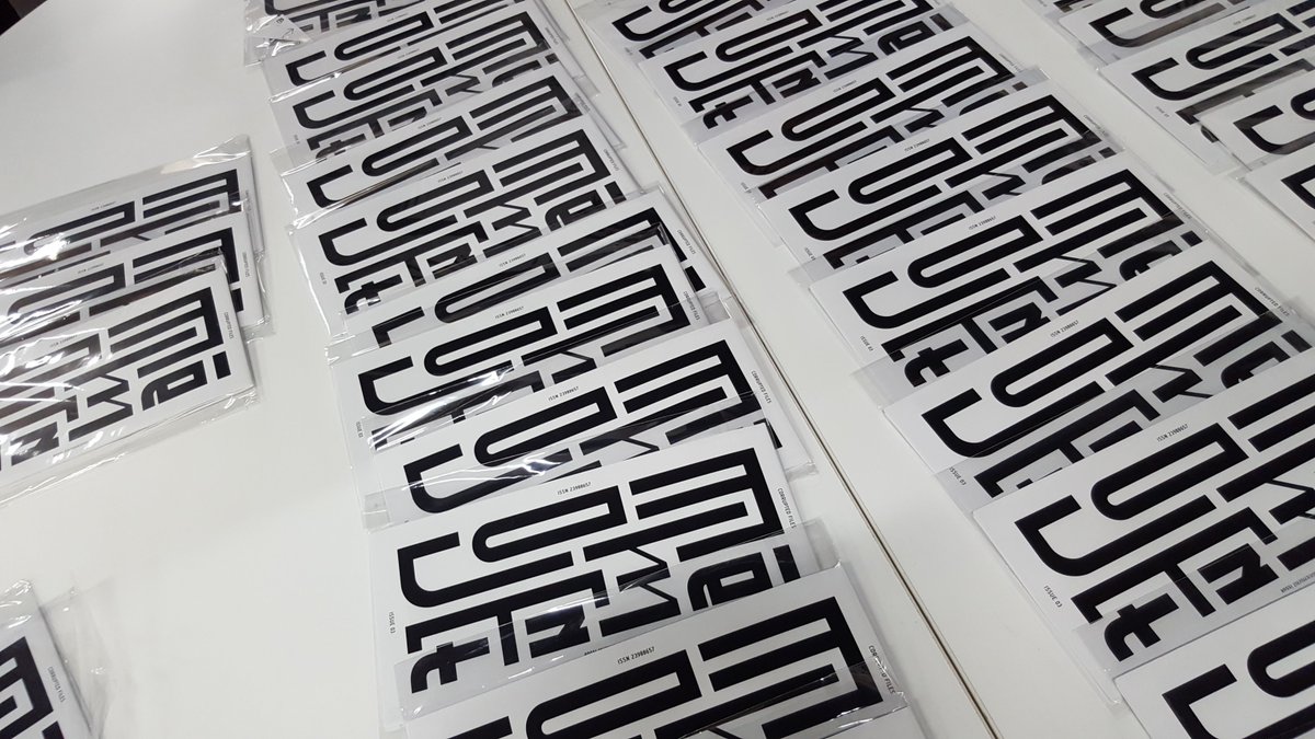 Last night's Internal launch of Corrupted Files issue#3: the Movement Issue <a href="/RavensbourneUK/">Ravensbourne University London</a> <a href="/AnnebellaPollen/">Prof. Annebella Pollen</a> @ShaquillaAmana 
@DHDPIC @caroleevansfoto