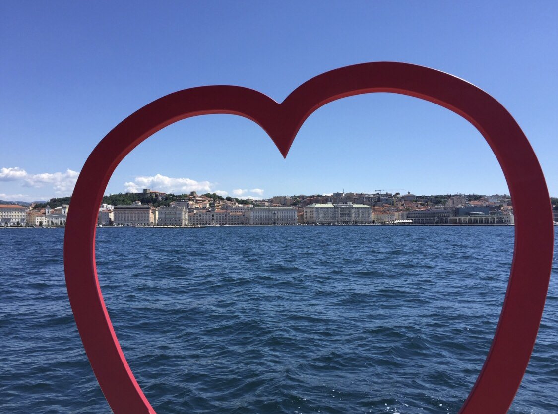 Buon #SanValentino a tutti gli innamorati...di questa città ❤️☺️ 
#Trieste

#fvglive #sanvalentino2018 #sanvalentinesday