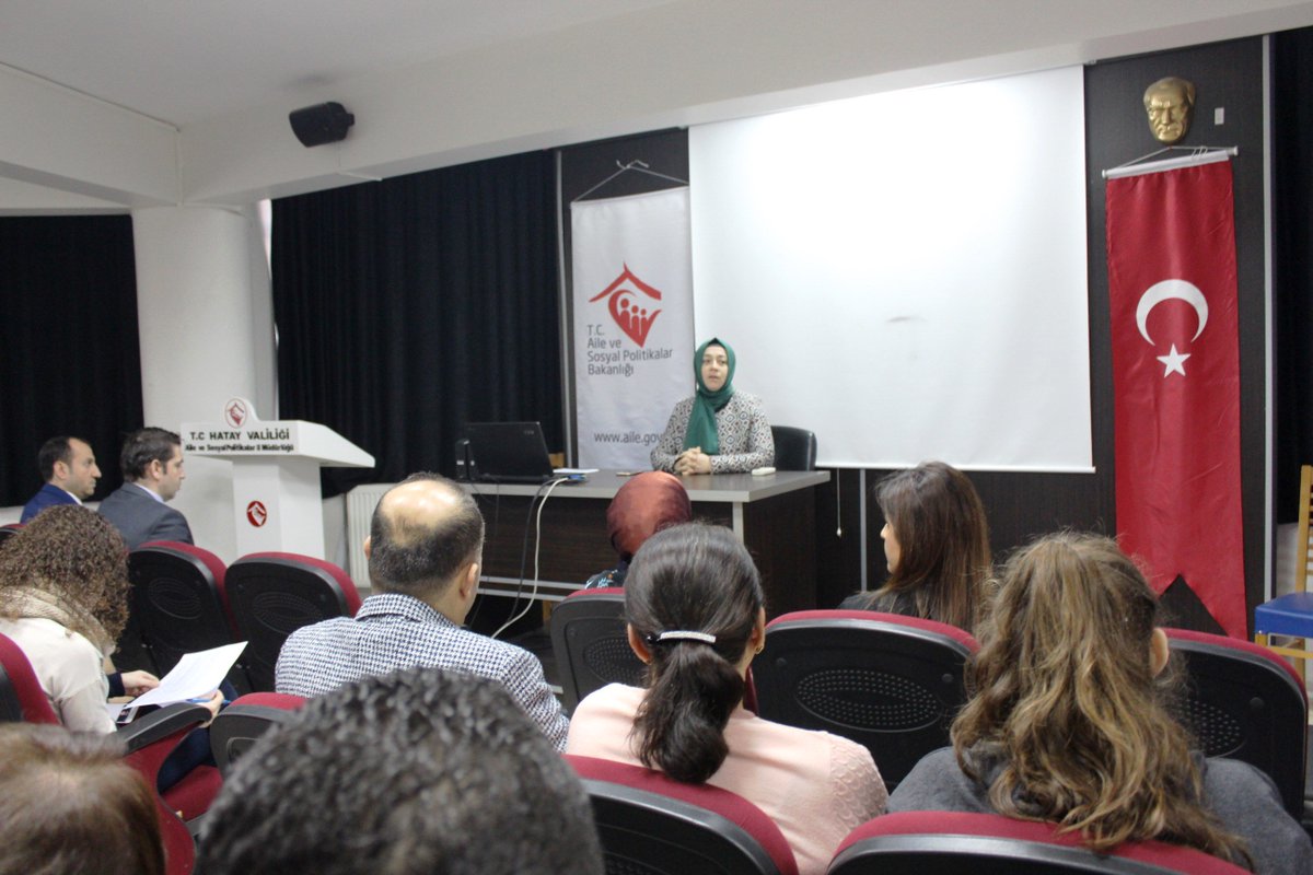 ailesosyalhatay's tweet photo. İl Müdürlüğü ve Antakya Sosyal Hizmet Merkezi Müdürlüğünde görev yapan Kadrolu Meslek Elemanlarına İl Müdür Yardımcısı Kevser SOYDAN SANDIKÇI, “Acil Psikososyal Destek Grubu’’nun görev ve işleyişi ile ilgili  toplantı yapmıştır. https://t.co/M5Q99K8mAJ