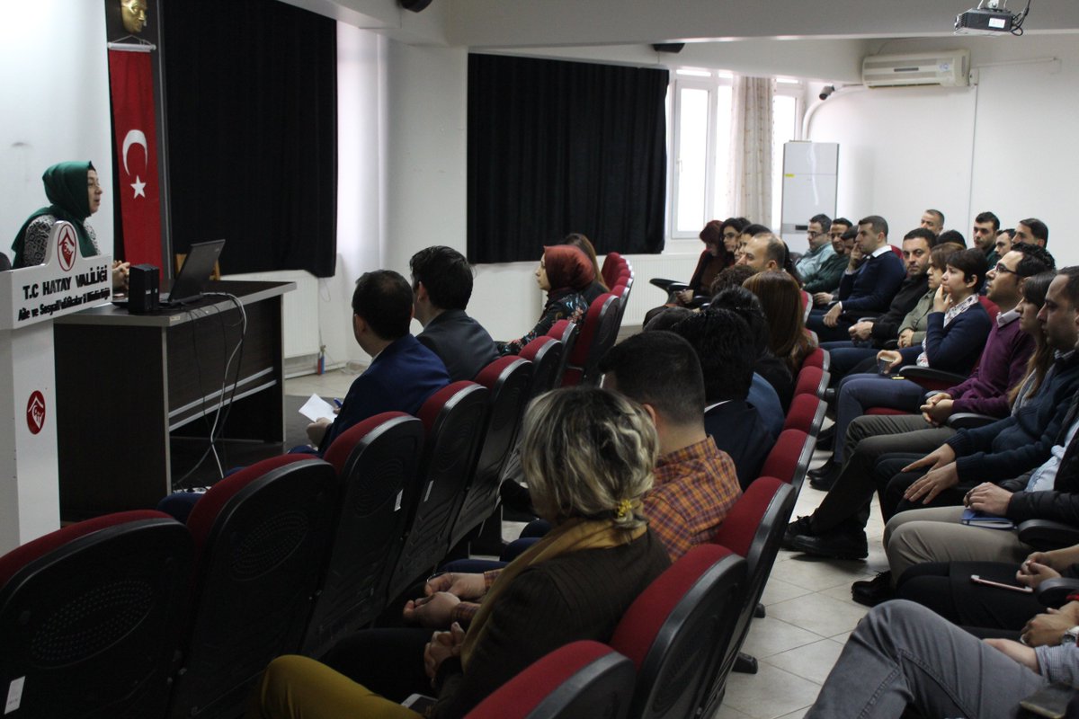 ailesosyalhatay's tweet photo. İl Müdürlüğü ve Antakya Sosyal Hizmet Merkezi Müdürlüğünde görev yapan Kadrolu Meslek Elemanlarına İl Müdür Yardımcısı Kevser SOYDAN SANDIKÇI, “Acil Psikososyal Destek Grubu’’nun görev ve işleyişi ile ilgili  toplantı yapmıştır. https://t.co/M5Q99K8mAJ