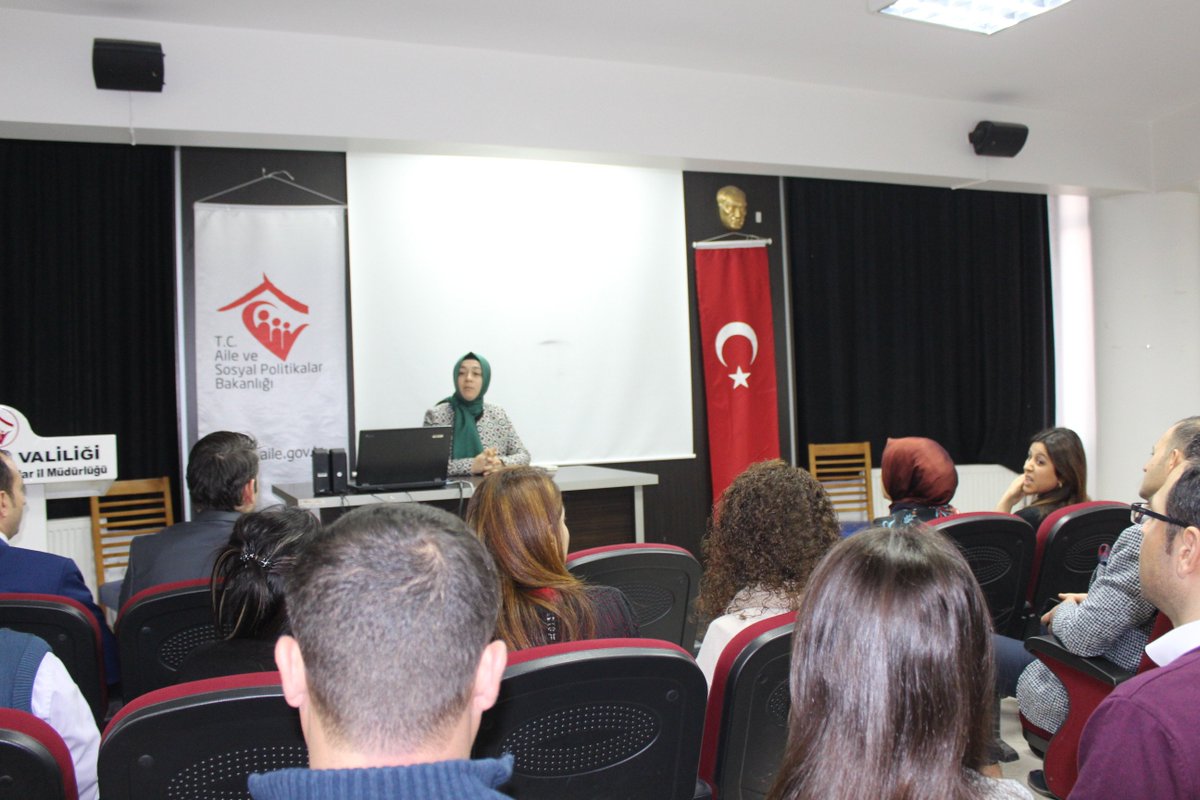 İl Müdürlüğü ve Antakya Sosyal Hizmet Merkezi Müdürlüğünde görev yapan Kadrolu Meslek Elemanlarına İl Müdür Yardımcısı Kevser SOYDAN SANDIKÇI, “Acil Psikososyal Destek Grubu’’nun görev ve işleyişi ile ilgili  toplantı yapmıştır.