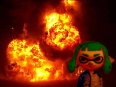 SplaToomlp's tweet image. これはバレンタインボム。チョコレートの形をしたボムだ。バレンタインで浮かれているイカボーイに渡して不意打ちしよう。