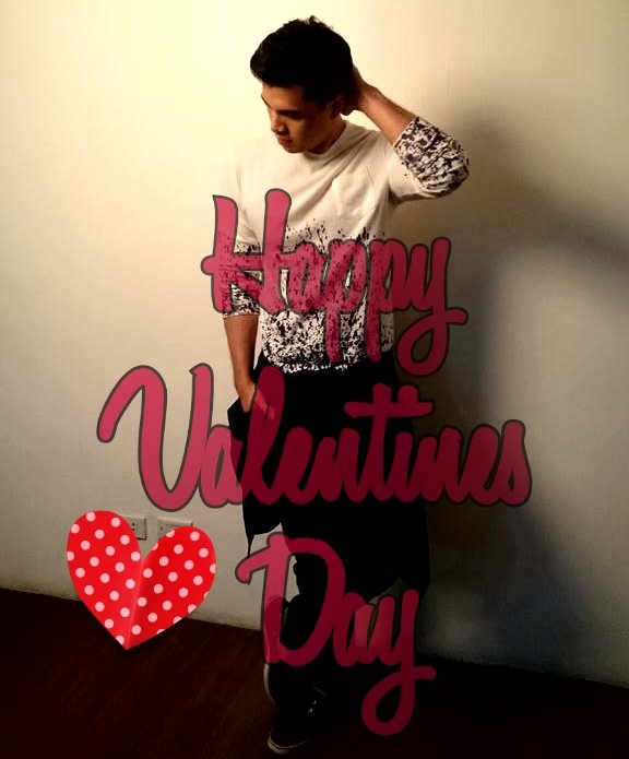 TeamKenAlfonso's tweet photo. *sakit batok pose* 😅✌

Happy Valentines Day everyone 😚💖💕 https://t.co/kmhcEsf11r