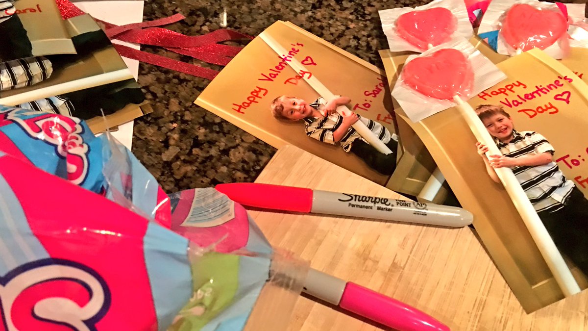 JenMcCulley's tweet photo. That moment when you realize you're too far in to stop, but there's still so many to do. π€·ββοΈ #momproblems #pinterestmademedoit https://t.co/8zJvZG9HMa