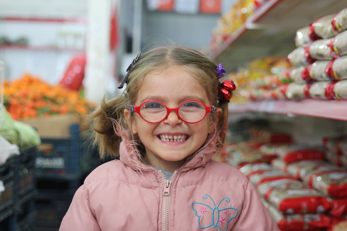 WFP's tweet photo. Amina is a Syrian refugee living in a camp in Turkey. An airstrike hit Amina's home in Aleppo taking away both of her parents. Even in a period of darkness, young Amina radiates nothing but happiness and love. Happy Valentine's Day ❤ https://t.co/dHh8QvLyXo