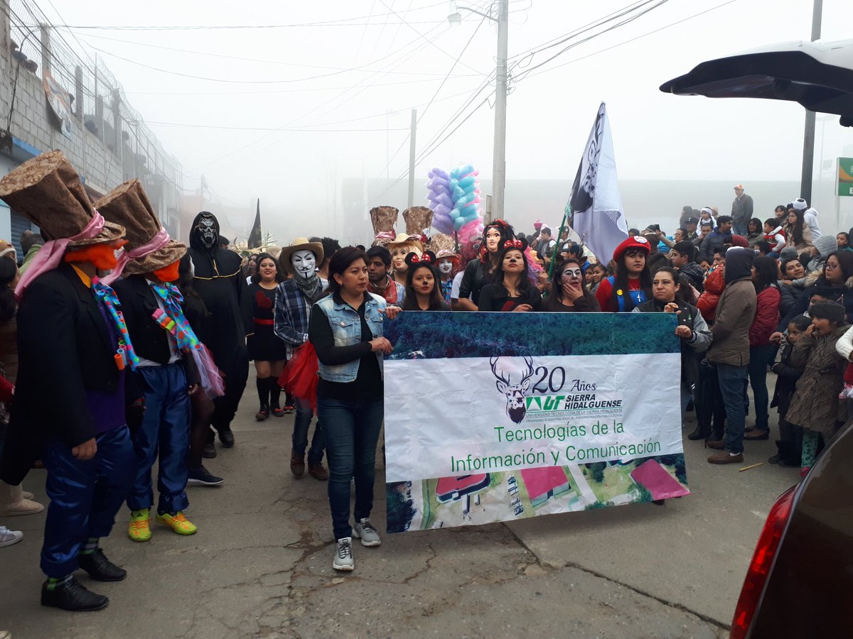 UTSH1997's tweet image. Agradecemos la participación de toda la comunidad universitaria con su energía y entusiasmo en el Tradicional Carnaval Zacualtipán 2018 #SomosUTSH