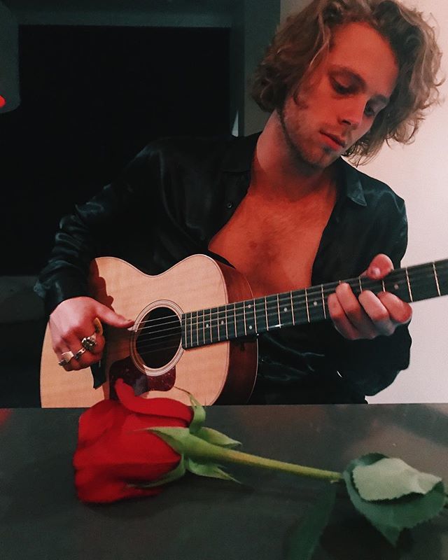 Luke5SOS's tweet image. 🌹miss u all, coming back for u🌹