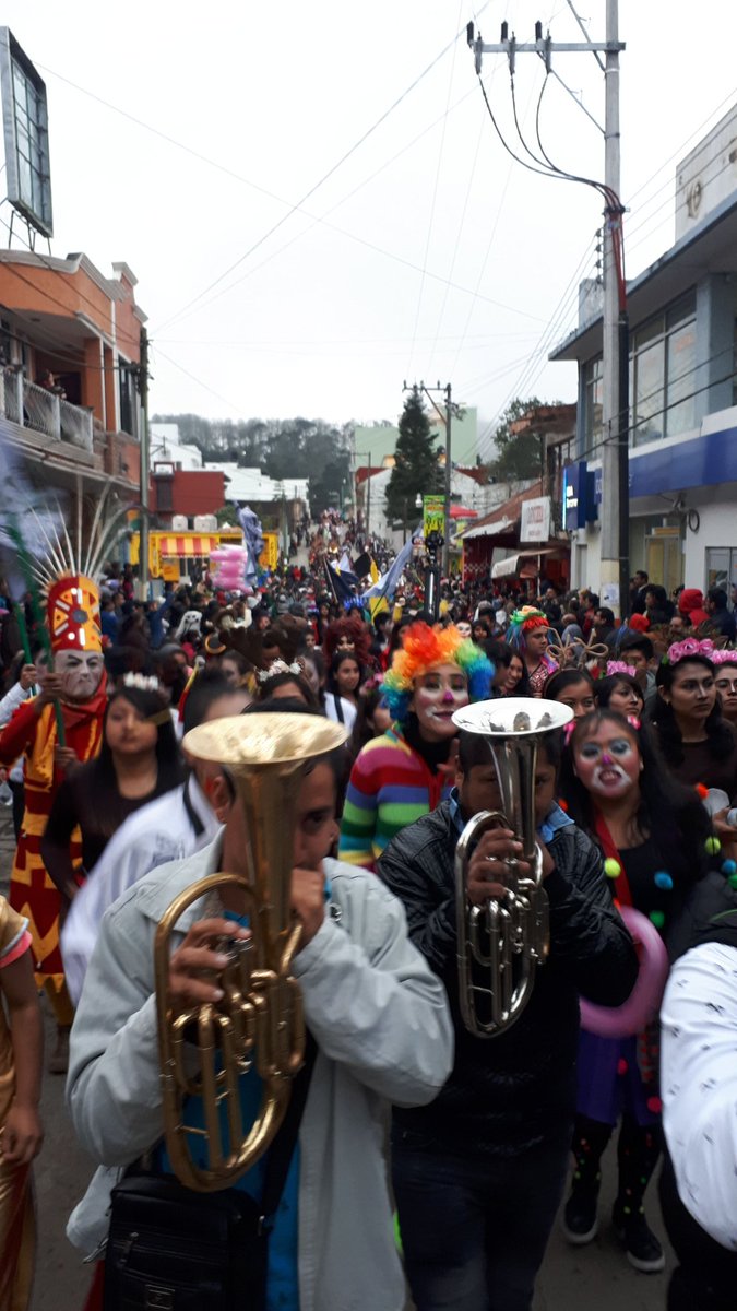 UTSH1997's tweet image. Agradecemos la participación de toda la comunidad universitaria con su energía y entusiasmo en el Tradicional Carnaval Zacualtipán 2018 #SomosUTSH
