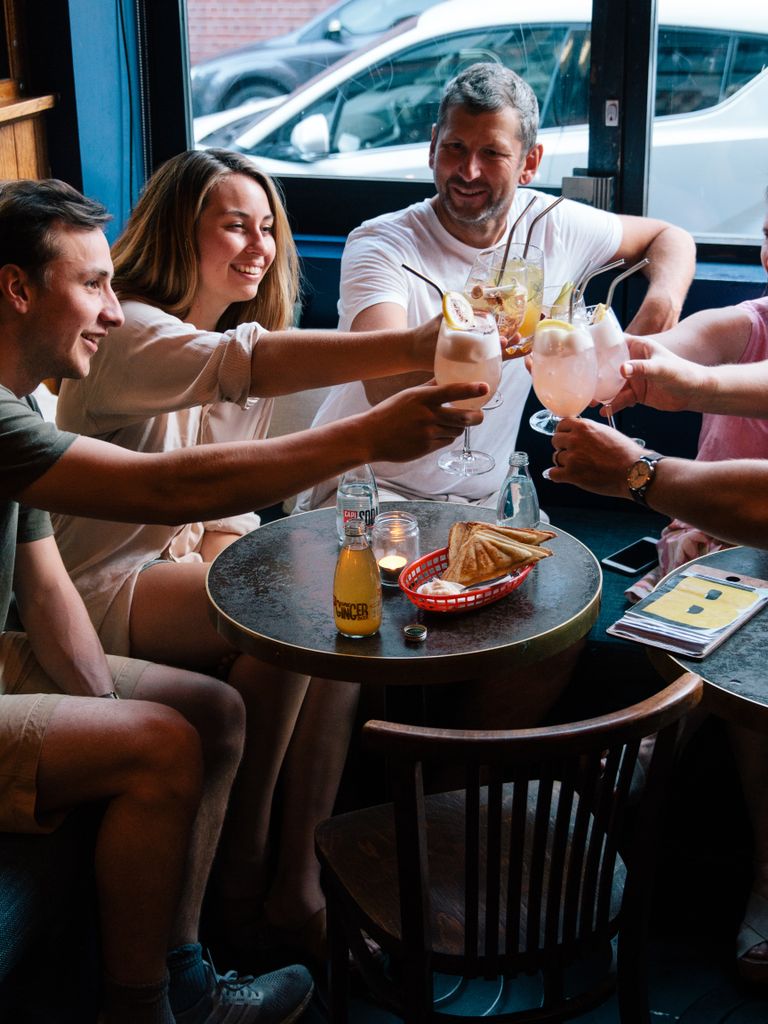 BadFrankieBar's tweet photo. Going for dinner at one of the amazing restaurants in and around Fitzroy? (we're looking at you @hellofthenorth, @saintcrispin, @bar.liberty), come and have a drink with us first!
(image via @capisparkling)

#supportaustraliandistillers #jafflesandlocalspirits #fitzroy #smallbars https://t.co/KDhdncMM04