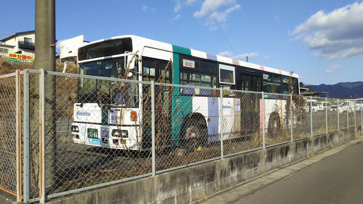 バスと鉄道好きのねこ Twitterren 西鉄バス北九州香月営業所5335 日デ98年式でsl色に変更されてます ナンバーはありますが幕が抜かれてましたので廃車になったようです 96mcも廃車になる時代なのですね T Co Yxofzxua1o Twitter