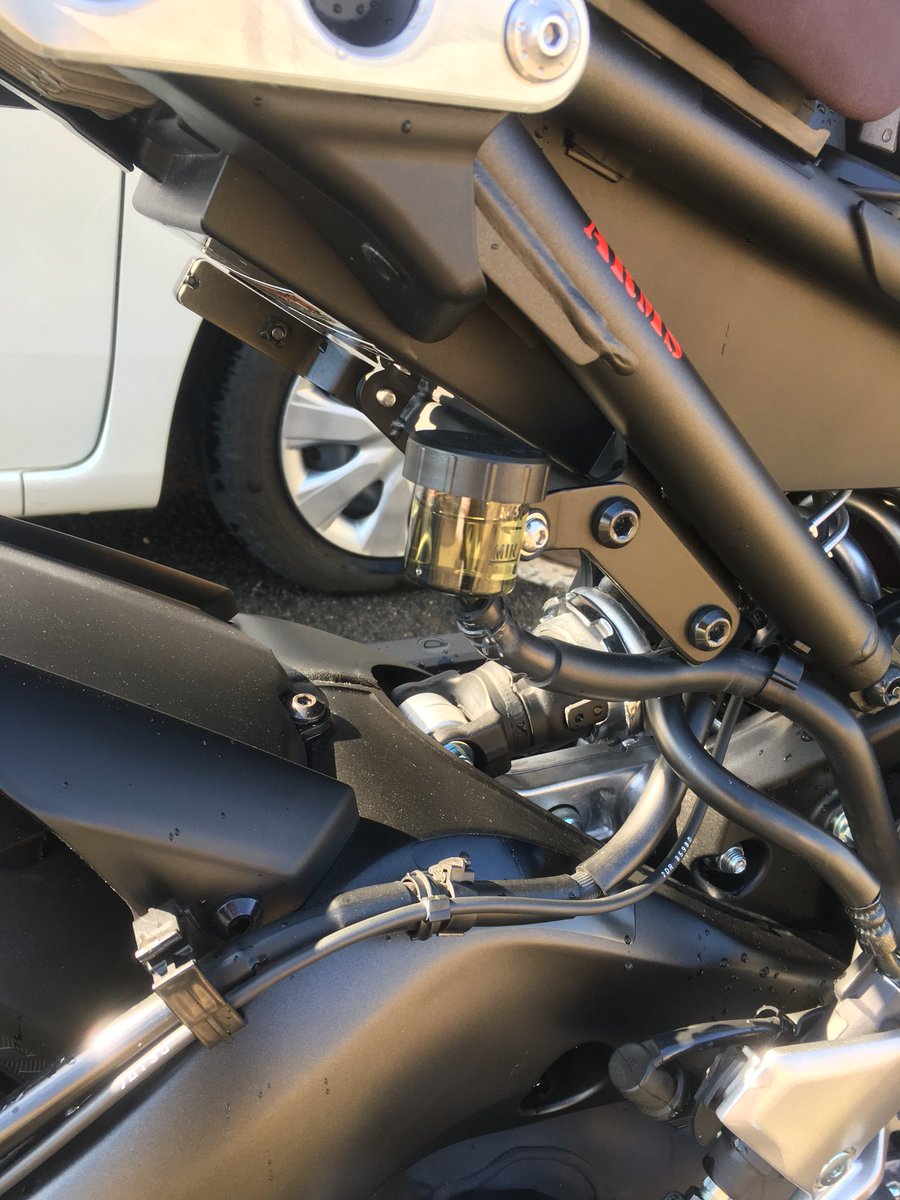 はねちゃん Trx850 Auf Twitter リアブレーキマスターリザーバータンクをスモークに変えました かっちょいい はねちゃん Trx850 Auf Twitter リアブレーキマスターリザーバータンクをスモークに変えました かっちょいい