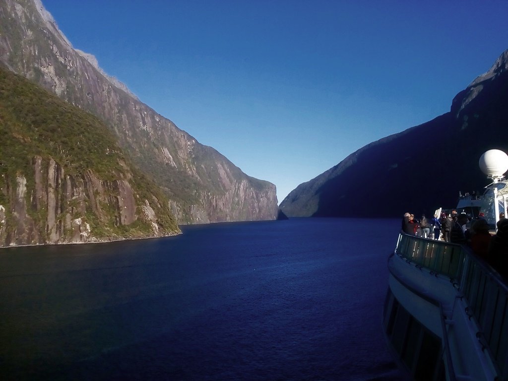 CroosnKangaroo's tweet photo. Cruising Milford Sound on #Radianceoftheseas. #cruising #newzealand #ComeSeek #cruiseship https://t.co/USO4QiEVTd