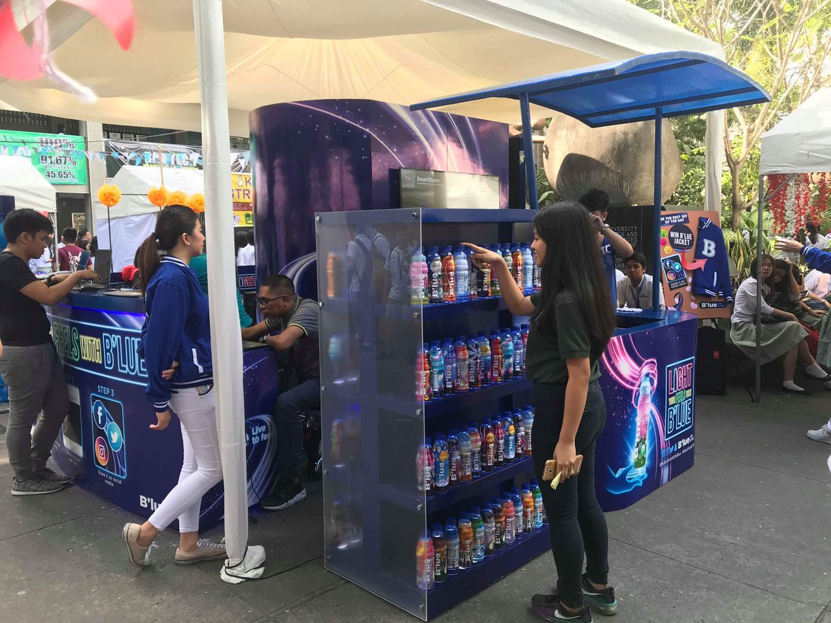 uscauf's tweet photo. Blue is the new color of Valetine’s Day! Drop by Struggle Square here at the Main Campus and Celebrate Valentine’s Day with B’lue Water. Enjoy their unique GIF Booth and upload your photos on your social media sites right away! #BlueFeelsLike #FullyAliveWithBlue #FeelsWithBlue https://t.co/HJIVxWdMJN