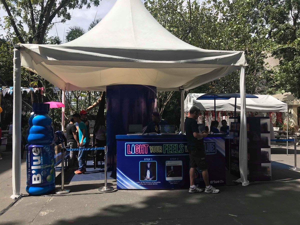 uscauf's tweet photo. Blue is the new color of Valetine’s Day! Drop by Struggle Square here at the Main Campus and Celebrate Valentine’s Day with B’lue Water. Enjoy their unique GIF Booth and upload your photos on your social media sites right away! #BlueFeelsLike #FullyAliveWithBlue #FeelsWithBlue https://t.co/HJIVxWdMJN