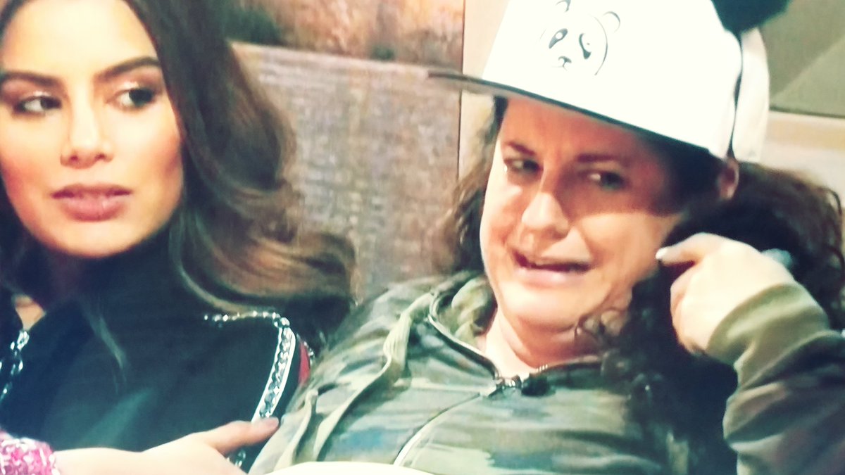 Rogue_Leia_'s tweet photo. Marissa is driving me nuts with all that glitter on her face! It's even in her ears! 

@CBSBigBrother #Bbceleb #bbad #glitterproblems https://t.co/0qI1UBYVkc