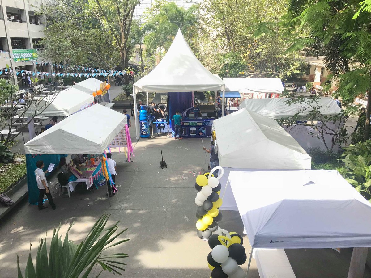 uscauf's tweet photo. Blue is the new color of Valetine’s Day! Drop by Struggle Square here at the Main Campus and Celebrate Valentine’s Day with B’lue Water. Enjoy their unique GIF Booth and upload your photos on your social media sites right away! #BlueFeelsLike #FullyAliveWithBlue #FeelsWithBlue https://t.co/HJIVxWdMJN