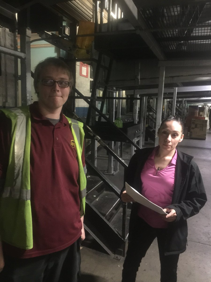 #caughtsafely Chelsea giving some recognition to the Phoaz T Blue belt sup Harley setting her up for a safe start to the night sort. Egress clear, straps up, equipment put away and set for the next sort. Great Job Harley! <a href="/kennethcherry26/">Kenneth</a> @DesertMTUPSers <a href="/tony/">tony 장영춘</a> t