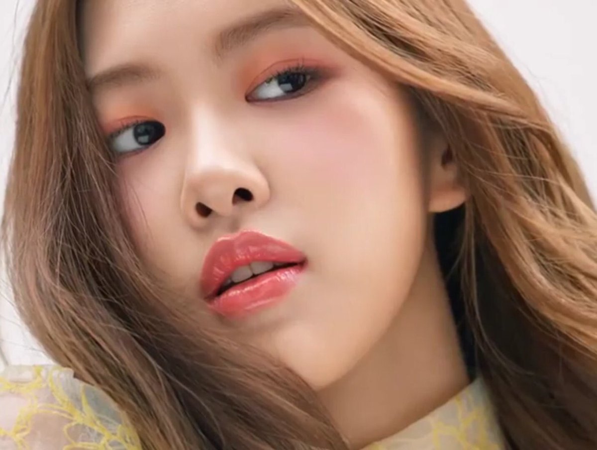 USBU4WAYS's tweet photo. [PHOTO] #BLACKPINK Rosé and Jisoo for CeCi Korea - @cecikorea Instagram Update: https://t.co/fgdxem2Xmq #블랙핑크 (cr: @.BPKL3) https://t.co/JmQMMBRfpV