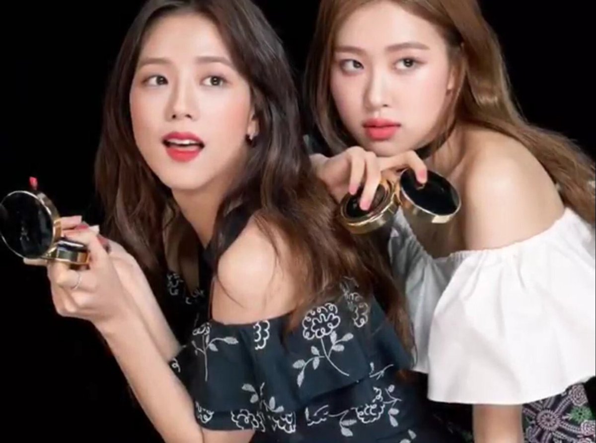 USBU4WAYS's tweet photo. [PHOTO] #BLACKPINK Rosé and Jisoo for CeCi Korea - @cecikorea Instagram Update: https://t.co/fgdxem2Xmq #블랙핑크 (cr: @.BPKL3) https://t.co/JmQMMBRfpV