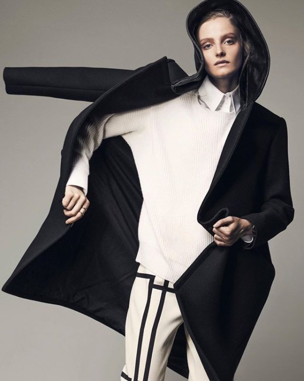 OfficialLSB's tweet image. 📚@vision_magazine_china 
📸 @mikaelschulz 
Stylist: @katieburnettstylist 
#이상봉 #창살 #13FW #컬렉션  #韩国 #服装 #设计师 #liesangbong #editorial #collection