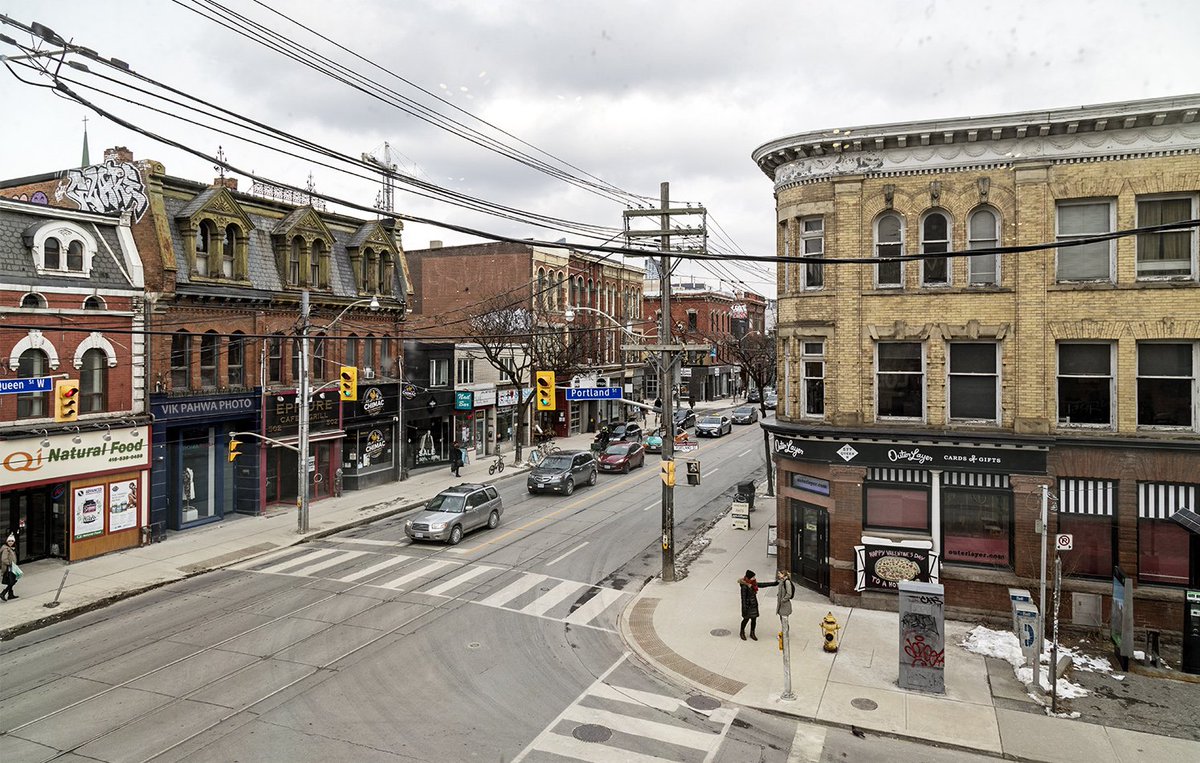 This view at Queen and Portland has probably not changed in decades, apart from the storefront and street fixtures. #Toronto #architecture #fashiondistrict #garmentdistrict #QueenWest #TOhistory #heritage