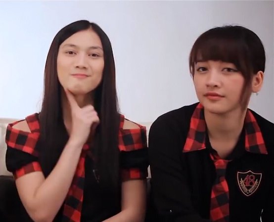 MeloNal48's tweet photo. @kinalJKT48 @melodyJKT48 jangan bete2 gitu dihari kasih sayang =D #MeloNal https://t.co/CIV1Wsyv5V