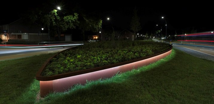 LEDMagazineNL's tweet photo. LEDMagazine- @ClearyBV levert dynamische #ledverlichting Nuenense rotondes https://t.co/h6l8Fr1kvj https://t.co/DfRZdNWd3C