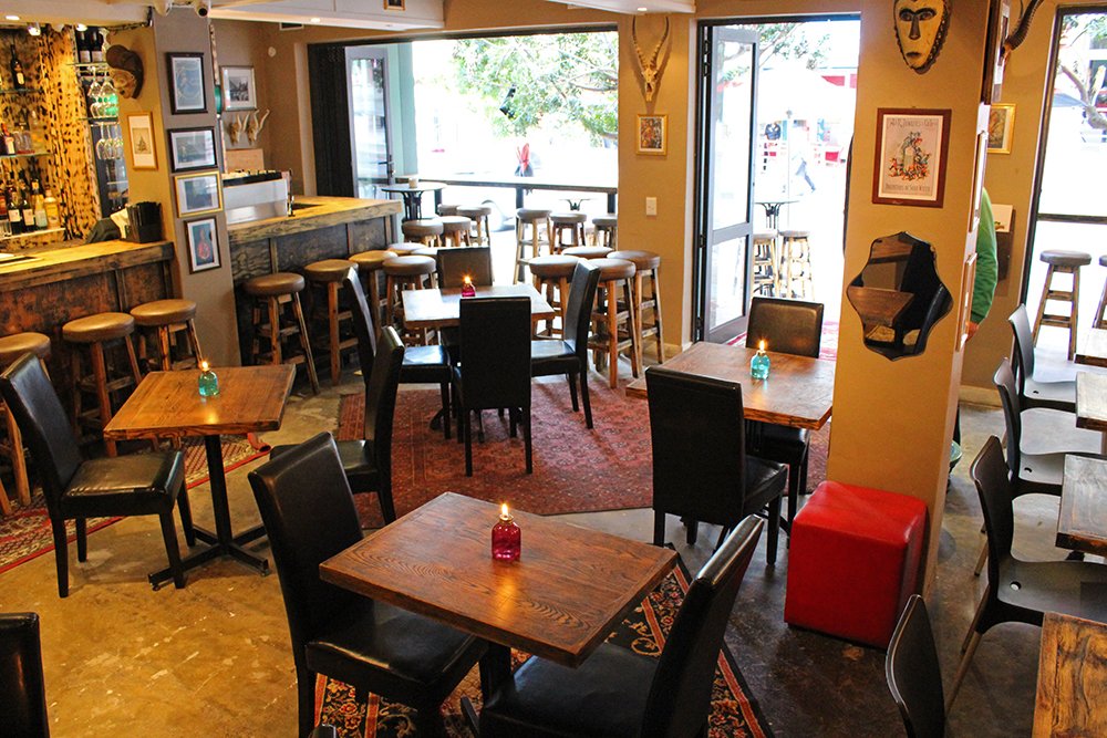 Visit <a href="/SlugKloof/">Slug & Lettuce Kloof</a> for their Two-For-One Happy Hour deal every day of the week from 16:00 - 18:00. Deals are available on draughts and wine. 

Check out the full listing for more info: ed.gr/lurp