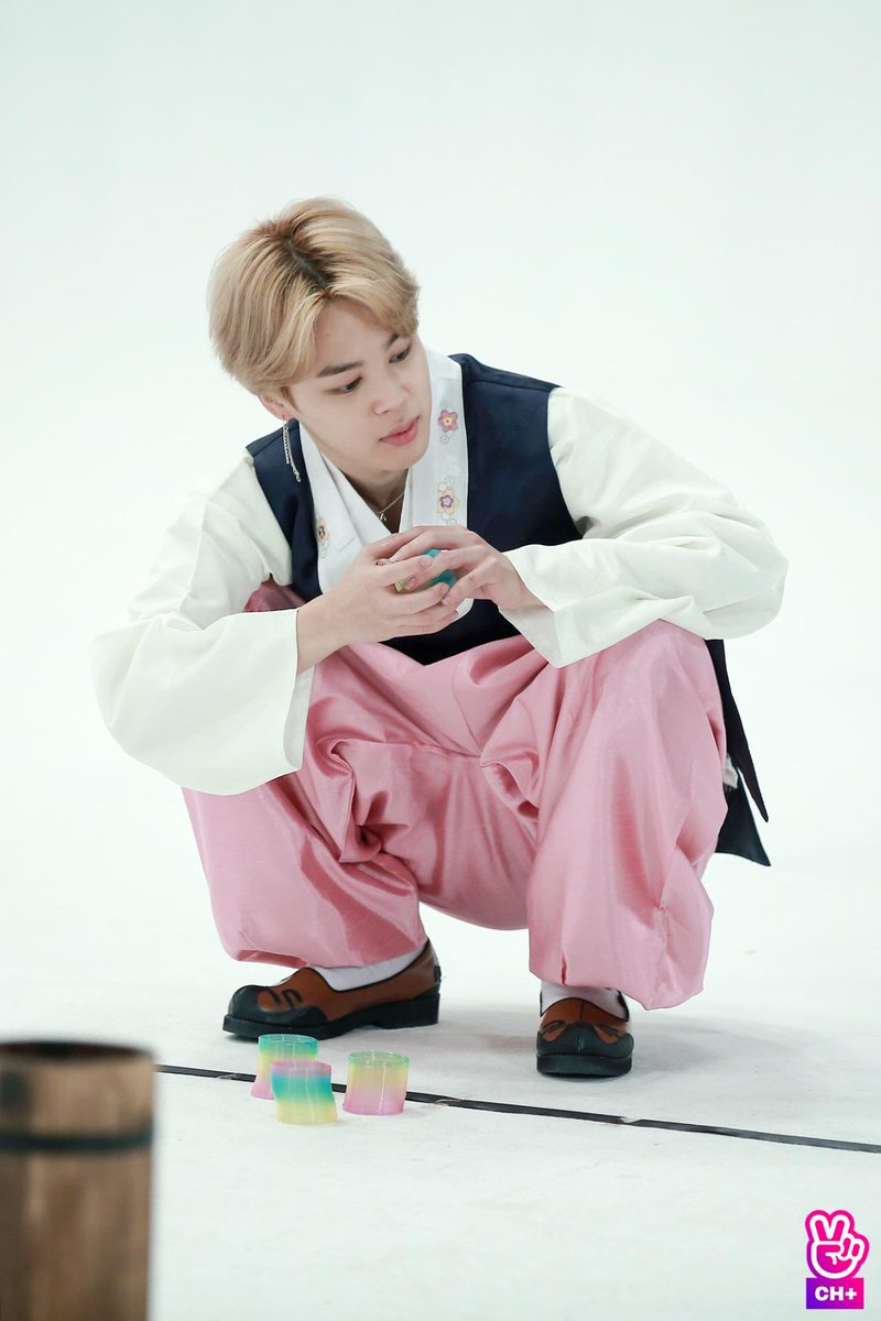 flufflingly's tweet photo. smol baby

#iHeartAwards #BestFanArmy #BTSARMY @BTS_twt https://t.co/Xax05HqiEG
