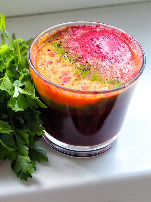 Madamefigaro's tweet photo. #Recette jus de chou rouge, orange, fruits rouges et estragon #Cuisine #Food >> https://t.co/nHvwAt4IPF https://t.co/mq4ye7RwTd